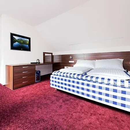 Cerna Louze Konukevi Branžež