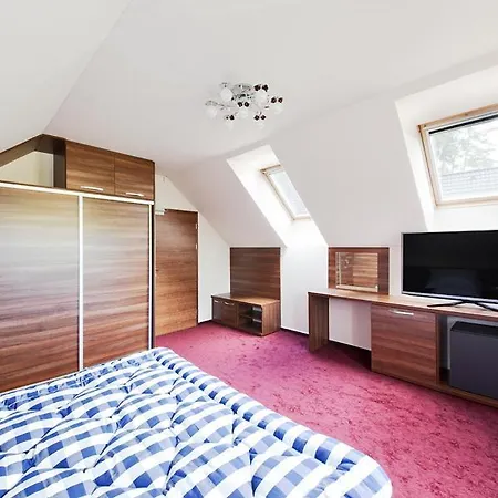 Cerna Louze Konukevi