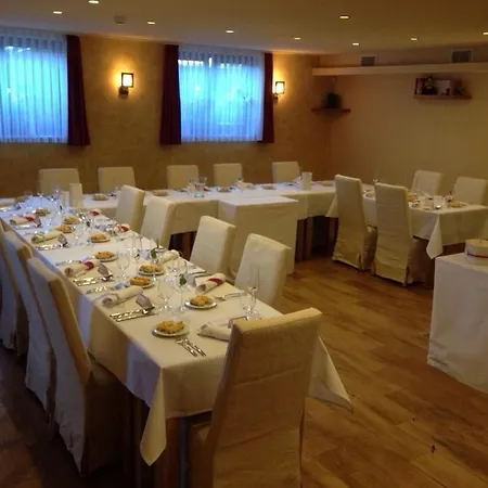 Cerna Louze Konukevi 4*